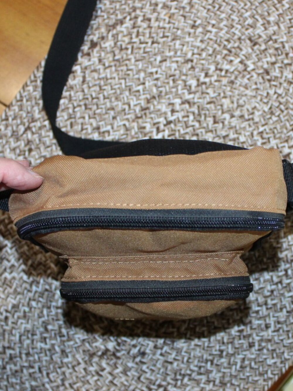 NWOT Carhartt Legacy Crossbody Bag SHARP! - Picture 8 of 14